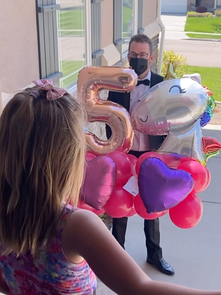 Singing Telegrams with Balloon Deliveries in Utah | Quick Balloon